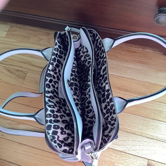 Nine West pocket book. Convertible to use longer strap. - Picture 4 of 5